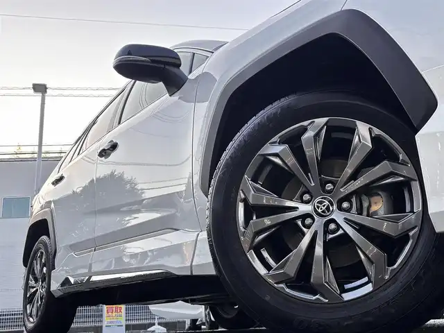 トヨタ ＲＡＶ４ X 熊本県 2022(令4)年 2.1万km プラチナホワイトパールマイカ ワンオーナー/サンルーフ/ルーフレール/モデリスタエアロ（F.S.R）/社外9インチメモリナビ（AVIC-RQ912）/【フルセグTV/Bluetooth/HDMI/USB/CD/DVD】/バックカメラ/プリクラッシュセーフティ/パーキングセンサー/クルーズコントロール/レーンキープアシスト/ステアリングスイッチ/電子パーキング/オートホールド/純正18インチAW/横滑り防止/ドライブレコーダー/ETC/オートLEDヘッドライト/オートハイビーム/プッシュスタート/取扱説明書