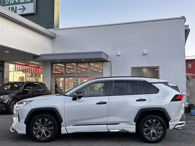 トヨタ ＲＡＶ４ X 熊本県 2022(令4)年 2.1万km プラチナホワイトパールマイカ ワンオーナー/サンルーフ/ルーフレール/モデリスタエアロ（F.S.R）/社外9インチメモリナビ（AVIC-RQ912）/【フルセグTV/Bluetooth/HDMI/USB/CD/DVD】/バックカメラ/プリクラッシュセーフティ/パーキングセンサー/クルーズコントロール/レーンキープアシスト/ステアリングスイッチ/電子パーキング/オートホールド/純正18インチAW/横滑り防止/ドライブレコーダー/ETC/オートLEDヘッドライト/オートハイビーム/プッシュスタート/取扱説明書