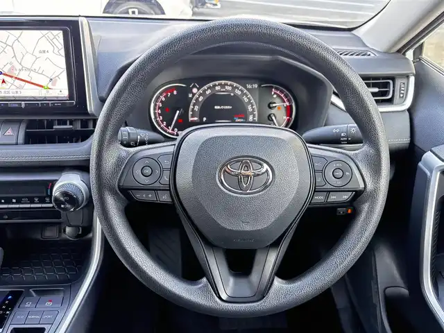 トヨタ ＲＡＶ４ X 熊本県 2022(令4)年 2.1万km プラチナホワイトパールマイカ ワンオーナー/サンルーフ/ルーフレール/モデリスタエアロ（F.S.R）/社外9インチメモリナビ（AVIC-RQ912）/【フルセグTV/Bluetooth/HDMI/USB/CD/DVD】/バックカメラ/プリクラッシュセーフティ/パーキングセンサー/クルーズコントロール/レーンキープアシスト/ステアリングスイッチ/電子パーキング/オートホールド/純正18インチAW/横滑り防止/ドライブレコーダー/ETC/オートLEDヘッドライト/オートハイビーム/プッシュスタート/取扱説明書