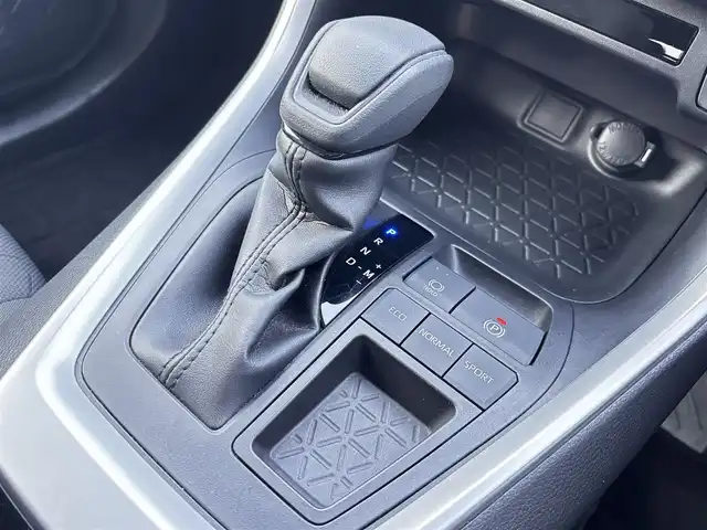 トヨタ ＲＡＶ４ X 熊本県 2022(令4)年 2.1万km プラチナホワイトパールマイカ ワンオーナー/サンルーフ/ルーフレール/モデリスタエアロ（F.S.R）/社外9インチメモリナビ（AVIC-RQ912）/【フルセグTV/Bluetooth/HDMI/USB/CD/DVD】/バックカメラ/プリクラッシュセーフティ/パーキングセンサー/クルーズコントロール/レーンキープアシスト/ステアリングスイッチ/電子パーキング/オートホールド/純正18インチAW/横滑り防止/ドライブレコーダー/ETC/オートLEDヘッドライト/オートハイビーム/プッシュスタート/取扱説明書