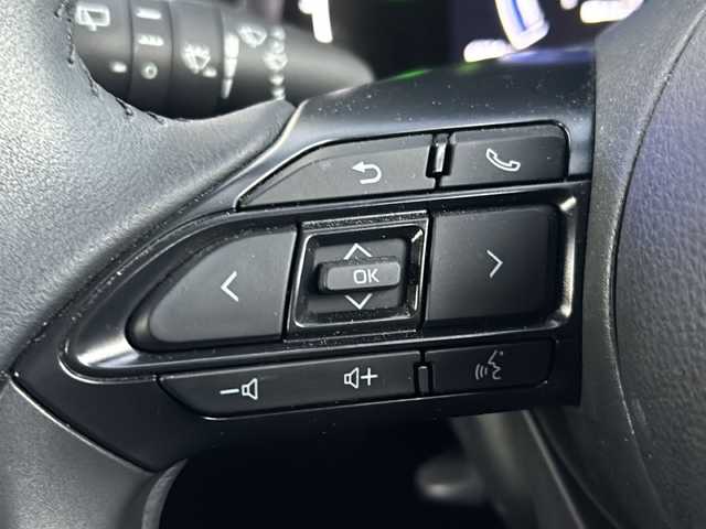 トヨタ ヤリスクロス ハイブリッド Z 愛知県 2024(令6)年 0.7万km ブラックマイカ/ベージュ 2トーン ワンオーナー/純正7型ディスプレイオーディオ/・フルセグTV/・Bluetooth/・AppleCarPlay/AndroidAuto/ETC2.0/前後ドラレコ/PDA(プロアクティブドライビングアシスト)/BSM/ハーフレザーシート/運転席シートヒーター/ステアリングヒーター/衝突軽減ブレーキ/レーンキープアシスト/オートマチックハイビーム/レーダークルーズコントロール/ブレーキホールド/USB、HDMI入力/純正フロアマット/純正18インチアルミホイール/保証書/取扱説明書/スペアキー×1