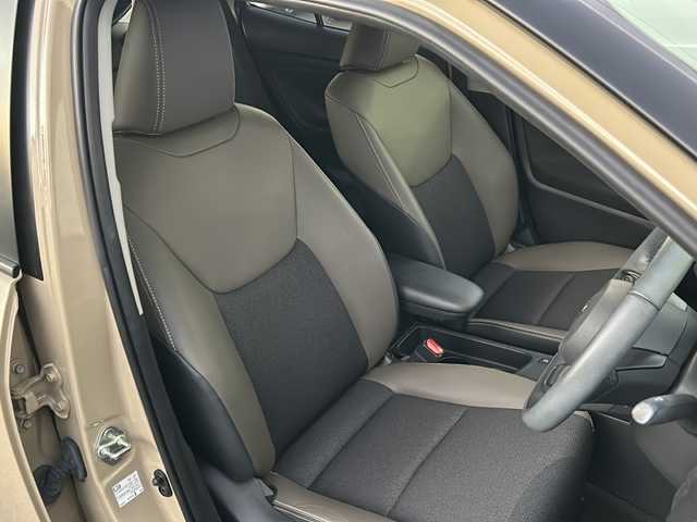 トヨタ ヤリスクロス ハイブリッド Z 愛知県 2024(令6)年 0.7万km ブラックマイカ/ベージュ 2トーン ワンオーナー/純正7型ディスプレイオーディオ/・フルセグTV/・Bluetooth/・AppleCarPlay/AndroidAuto/ETC2.0/前後ドラレコ/PDA(プロアクティブドライビングアシスト)/BSM/ハーフレザーシート/運転席シートヒーター/ステアリングヒーター/衝突軽減ブレーキ/レーンキープアシスト/オートマチックハイビーム/レーダークルーズコントロール/ブレーキホールド/USB、HDMI入力/純正フロアマット/純正18インチアルミホイール/保証書/取扱説明書/スペアキー×1