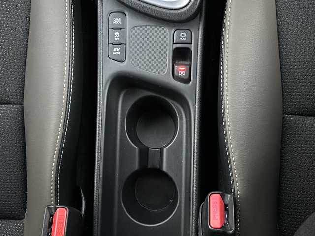 トヨタ ヤリスクロス ハイブリッド Z 愛知県 2024(令6)年 0.7万km ブラックマイカ/ベージュ 2トーン ワンオーナー/純正7型ディスプレイオーディオ/・フルセグTV/・Bluetooth/・AppleCarPlay/AndroidAuto/ETC2.0/前後ドラレコ/PDA(プロアクティブドライビングアシスト)/BSM/ハーフレザーシート/運転席シートヒーター/ステアリングヒーター/衝突軽減ブレーキ/レーンキープアシスト/オートマチックハイビーム/レーダークルーズコントロール/ブレーキホールド/USB、HDMI入力/純正フロアマット/純正18インチアルミホイール/保証書/取扱説明書/スペアキー×1