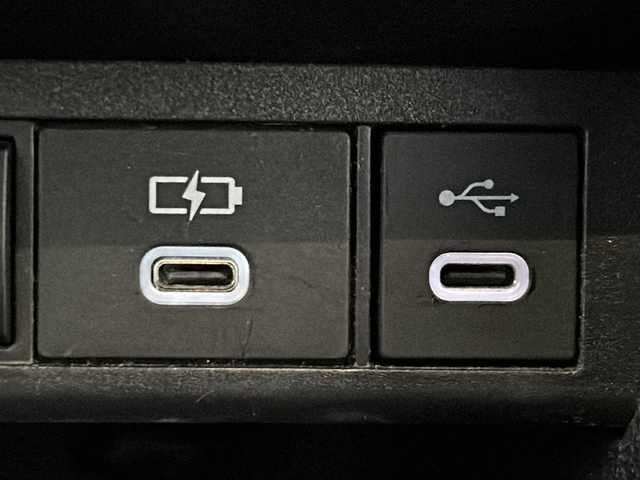 トヨタ ヤリスクロス ハイブリッド Z 愛知県 2024(令6)年 0.7万km ブラックマイカ/ベージュ 2トーン ワンオーナー/純正7型ディスプレイオーディオ/・フルセグTV/・Bluetooth/・AppleCarPlay/AndroidAuto/ETC2.0/前後ドラレコ/PDA(プロアクティブドライビングアシスト)/BSM/ハーフレザーシート/運転席シートヒーター/ステアリングヒーター/衝突軽減ブレーキ/レーンキープアシスト/オートマチックハイビーム/レーダークルーズコントロール/ブレーキホールド/USB、HDMI入力/純正フロアマット/純正18インチアルミホイール/保証書/取扱説明書/スペアキー×1