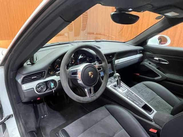 ポルシェ ９１１ GT3 千葉県 2014(平26)年 4万km 白 ナビ　/バックカメラ　/ハーフレザーシート　/パワーシート　/スポーツエキゾースト/キーレス　/HIDヘッドライト　/オートライト　/20インチAW　/ETC　/クルーズコントロール