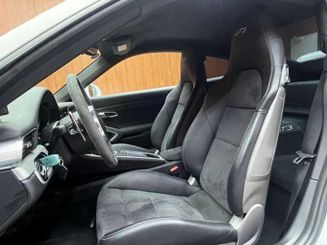 ポルシェ ９１１ GT3 千葉県 2014(平26)年 4万km 白 ナビ　/バックカメラ　/ハーフレザーシート　/パワーシート　/スポーツエキゾースト/キーレス　/HIDヘッドライト　/オートライト　/20インチAW　/ETC　/クルーズコントロール