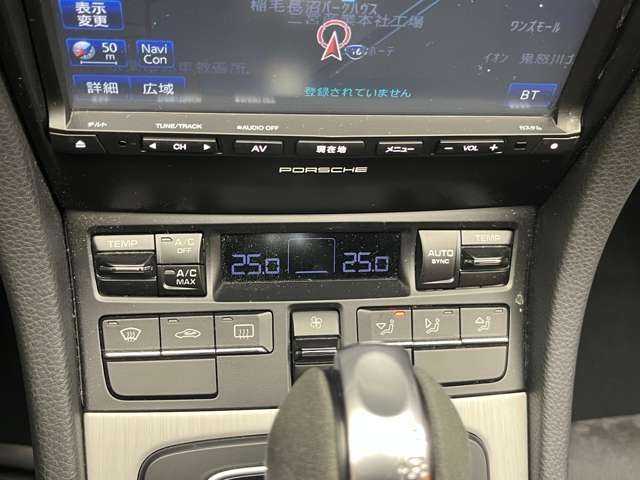 ポルシェ ９１１ GT3 千葉県 2014(平26)年 4万km 白 ナビ　/バックカメラ　/ハーフレザーシート　/パワーシート　/スポーツエキゾースト/キーレス　/HIDヘッドライト　/オートライト　/20インチAW　/ETC　/クルーズコントロール