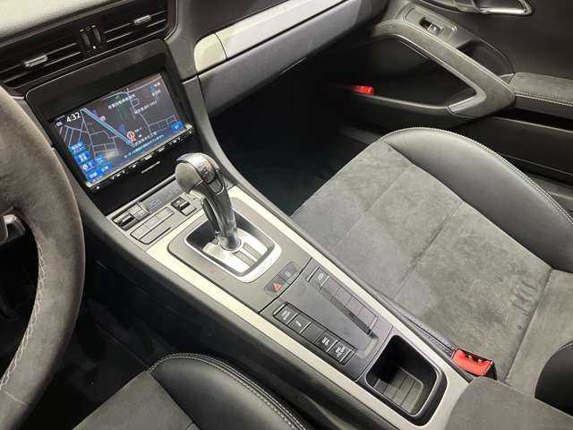 ポルシェ ９１１ GT3 千葉県 2014(平26)年 4万km 白 ナビ　/バックカメラ　/ハーフレザーシート　/パワーシート　/スポーツエキゾースト/キーレス　/HIDヘッドライト　/オートライト　/20インチAW　/ETC　/クルーズコントロール