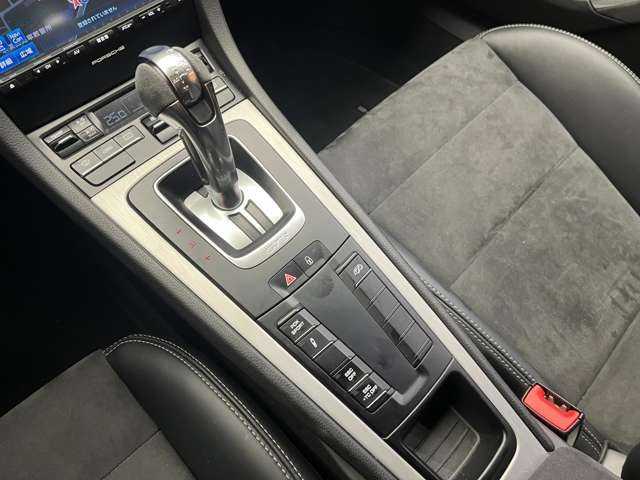 ポルシェ ９１１ GT3 千葉県 2014(平26)年 4万km 白 ナビ　/バックカメラ　/ハーフレザーシート　/パワーシート　/スポーツエキゾースト/キーレス　/HIDヘッドライト　/オートライト　/20インチAW　/ETC　/クルーズコントロール