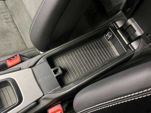 ポルシェ ９１１ GT3 千葉県 2014(平26)年 4万km 白 ナビ　/バックカメラ　/ハーフレザーシート　/パワーシート　/スポーツエキゾースト/キーレス　/HIDヘッドライト　/オートライト　/20インチAW　/ETC　/クルーズコントロール