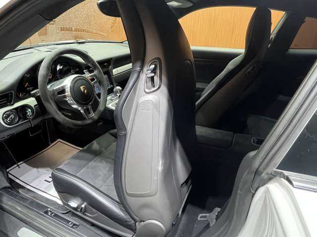 ポルシェ ９１１ GT3 千葉県 2014(平26)年 4万km 白 ナビ　/バックカメラ　/ハーフレザーシート　/パワーシート　/スポーツエキゾースト/キーレス　/HIDヘッドライト　/オートライト　/20インチAW　/ETC　/クルーズコントロール