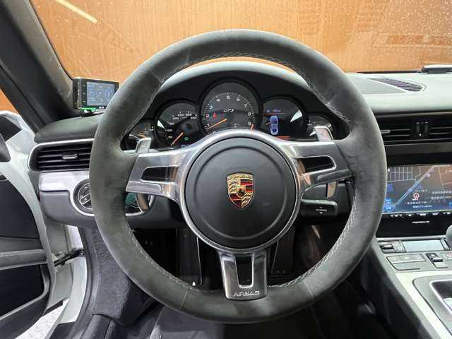 ポルシェ ９１１ GT3 千葉県 2014(平26)年 4万km 白 ナビ　/バックカメラ　/ハーフレザーシート　/パワーシート　/スポーツエキゾースト/キーレス　/HIDヘッドライト　/オートライト　/20インチAW　/ETC　/クルーズコントロール