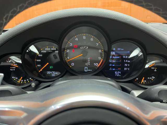 ポルシェ ９１１ GT3 千葉県 2014(平26)年 4万km 白 ナビ　/バックカメラ　/ハーフレザーシート　/パワーシート　/スポーツエキゾースト/キーレス　/HIDヘッドライト　/オートライト　/20インチAW　/ETC　/クルーズコントロール