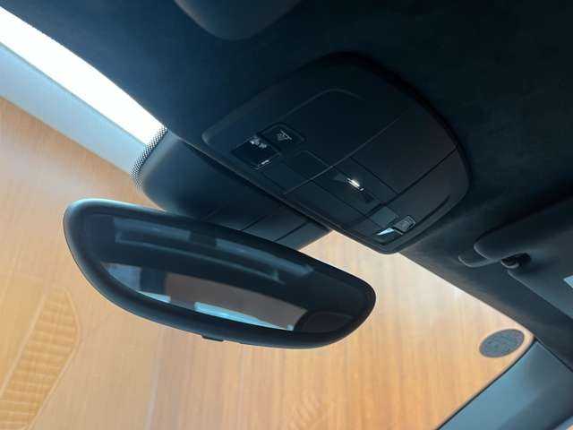 ポルシェ ９１１ GT3 千葉県 2014(平26)年 4万km 白 ナビ　/バックカメラ　/ハーフレザーシート　/パワーシート　/スポーツエキゾースト/キーレス　/HIDヘッドライト　/オートライト　/20インチAW　/ETC　/クルーズコントロール