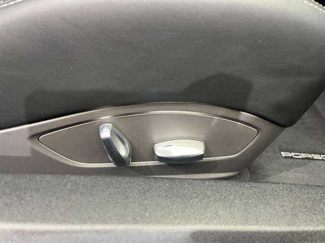 ポルシェ ９１１ GT3 千葉県 2014(平26)年 4万km 白 ナビ　/バックカメラ　/ハーフレザーシート　/パワーシート　/スポーツエキゾースト/キーレス　/HIDヘッドライト　/オートライト　/20インチAW　/ETC　/クルーズコントロール