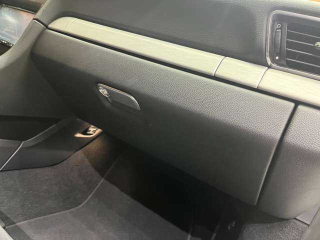 ポルシェ ９１１ GT3 千葉県 2014(平26)年 4万km 白 ナビ　/バックカメラ　/ハーフレザーシート　/パワーシート　/スポーツエキゾースト/キーレス　/HIDヘッドライト　/オートライト　/20インチAW　/ETC　/クルーズコントロール