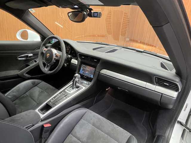 ポルシェ ９１１ GT3 千葉県 2014(平26)年 4万km 白 ナビ　/バックカメラ　/ハーフレザーシート　/パワーシート　/スポーツエキゾースト/キーレス　/HIDヘッドライト　/オートライト　/20インチAW　/ETC　/クルーズコントロール