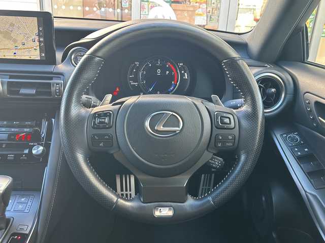 レクサス ＩＳ 300 Fスポーツ モードブラック 埼玉県 2021(令3)年 5.6万km ソニッククロム 純正ナビ　/フルセグ/DVD/CD/BT/USB/AUX/Miracast/サンルーフ　/全周囲カメラ　/前後ドライブレコーダー　/ビルトインＥＴＣ2.0/ハンドルヒーター　/前席シートヒーター　/前席エアーシート　/運転席メモリーシート　/ＡＣＣ　/オートライト/オートハイビーム/アイドリングストップ/オートホールド/電動パーキング/パドルシフト/レーンキープアシスト/横滑り防止/BSM/PCS/PKSA/PKSB/RSA/ルーフスポイラー/スマートキー２本　/保証書　/取扱説明書