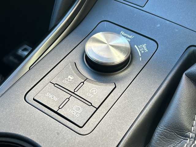 レクサス ＩＳ 300 Fスポーツ モードブラック 埼玉県 2021(令3)年 5.6万km ソニッククロム 純正ナビ　/フルセグ/DVD/CD/BT/USB/AUX/Miracast/サンルーフ　/全周囲カメラ　/前後ドライブレコーダー　/ビルトインＥＴＣ2.0/ハンドルヒーター　/前席シートヒーター　/前席エアーシート　/運転席メモリーシート　/ＡＣＣ　/オートライト/オートハイビーム/アイドリングストップ/オートホールド/電動パーキング/パドルシフト/レーンキープアシスト/横滑り防止/BSM/PCS/PKSA/PKSB/RSA/ルーフスポイラー/スマートキー２本　/保証書　/取扱説明書