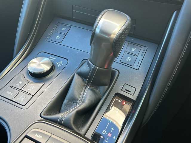 レクサス ＩＳ 300 Fスポーツ モードブラック 埼玉県 2021(令3)年 5.6万km ソニッククロム 純正ナビ　/フルセグ/DVD/CD/BT/USB/AUX/Miracast/サンルーフ　/全周囲カメラ　/前後ドライブレコーダー　/ビルトインＥＴＣ2.0/ハンドルヒーター　/前席シートヒーター　/前席エアーシート　/運転席メモリーシート　/ＡＣＣ　/オートライト/オートハイビーム/アイドリングストップ/オートホールド/電動パーキング/パドルシフト/レーンキープアシスト/横滑り防止/BSM/PCS/PKSA/PKSB/RSA/ルーフスポイラー/スマートキー２本　/保証書　/取扱説明書