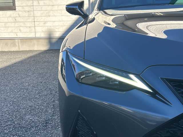 レクサス ＩＳ 300 Fスポーツ モードブラック 埼玉県 2021(令3)年 5.6万km ソニッククロム 純正ナビ　/フルセグ/DVD/CD/BT/USB/AUX/Miracast/サンルーフ　/全周囲カメラ　/前後ドライブレコーダー　/ビルトインＥＴＣ2.0/ハンドルヒーター　/前席シートヒーター　/前席エアーシート　/運転席メモリーシート　/ＡＣＣ　/オートライト/オートハイビーム/アイドリングストップ/オートホールド/電動パーキング/パドルシフト/レーンキープアシスト/横滑り防止/BSM/PCS/PKSA/PKSB/RSA/ルーフスポイラー/スマートキー２本　/保証書　/取扱説明書