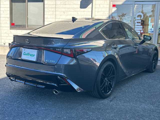 レクサス ＩＳ 300 Fスポーツ モードブラック 埼玉県 2021(令3)年 5.6万km ソニッククロム 純正ナビ　/フルセグ/DVD/CD/BT/USB/AUX/Miracast/サンルーフ　/全周囲カメラ　/前後ドライブレコーダー　/ビルトインＥＴＣ2.0/ハンドルヒーター　/前席シートヒーター　/前席エアーシート　/運転席メモリーシート　/ＡＣＣ　/オートライト/オートハイビーム/アイドリングストップ/オートホールド/電動パーキング/パドルシフト/レーンキープアシスト/横滑り防止/BSM/PCS/PKSA/PKSB/RSA/ルーフスポイラー/スマートキー２本　/保証書　/取扱説明書
