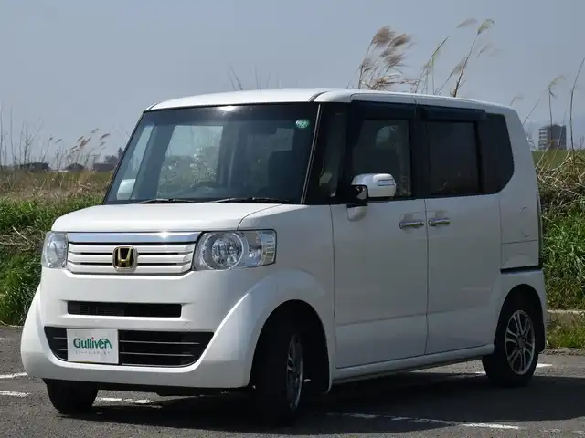 ホンダ Ｎ ＢＯＸ G SSパッケージ 福岡県 2013(平25)年 7.6万km プレミアムホワイトパール 純正ナビ【VXM-122VF】/　CD/DVD/フルセグTV/BT/スマートキー/プッシュスタート/両側パワースライドドア/バックカメラ/ステアリングスイッチ/電動格納ミラー/純正HIDヘッドライト/純正14インチアルミ/純正フロアマット/ETC