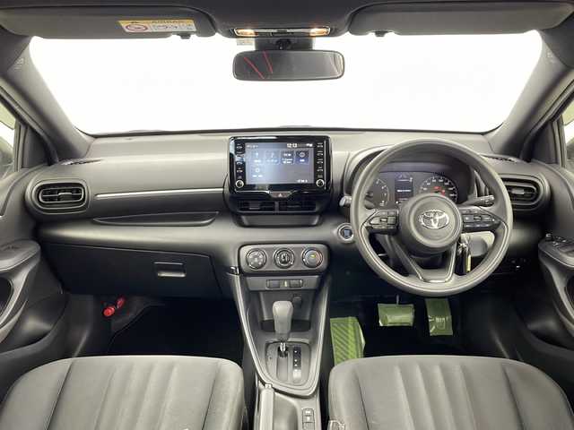 トヨタ ヤリス X 愛知県 2020(令2)年 3.5万km ホワイトパールクリスタルシャイン 純正9インチナビ/ＡＭ/ＦＭ/Bluetooth/フルセグTV/全方位カメラ/クルーズコントロール/衝突被害軽減システム/レーンアシスト/LEDヘッドライト/エアコン/盗難防止装置/横滑り防止装置/車線逸脱警報/オートライト/オートマチックハイビーム/スマートキー/プッシュスタート/純正フロアマット/ステアリングスイッチ/電動格納ミラー/コーナーセンサー/ドアバイザー