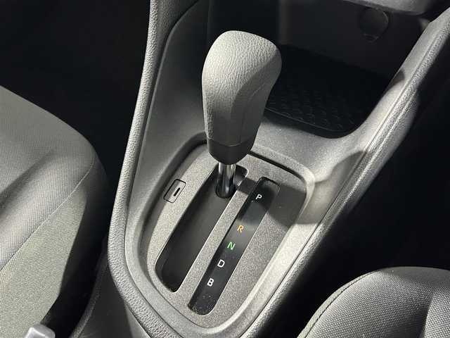 トヨタ ヤリス X 愛知県 2020(令2)年 3.5万km ホワイトパールクリスタルシャイン 純正9インチナビ/ＡＭ/ＦＭ/Bluetooth/フルセグTV/全方位カメラ/クルーズコントロール/衝突被害軽減システム/レーンアシスト/LEDヘッドライト/エアコン/盗難防止装置/横滑り防止装置/車線逸脱警報/オートライト/オートマチックハイビーム/スマートキー/プッシュスタート/純正フロアマット/ステアリングスイッチ/電動格納ミラー/コーナーセンサー/ドアバイザー