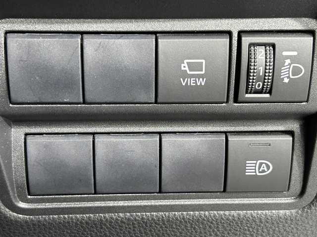 トヨタ ヤリス X 愛知県 2020(令2)年 3.5万km ホワイトパールクリスタルシャイン 純正9インチナビ/ＡＭ/ＦＭ/Bluetooth/フルセグTV/全方位カメラ/クルーズコントロール/衝突被害軽減システム/レーンアシスト/LEDヘッドライト/エアコン/盗難防止装置/横滑り防止装置/車線逸脱警報/オートライト/オートマチックハイビーム/スマートキー/プッシュスタート/純正フロアマット/ステアリングスイッチ/電動格納ミラー/コーナーセンサー/ドアバイザー