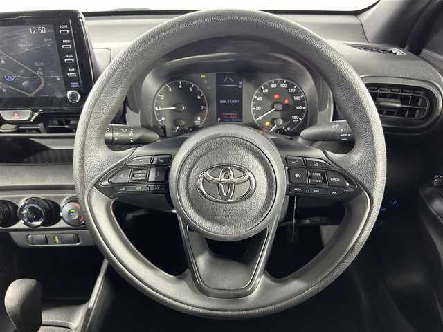 トヨタ ヤリス X 愛知県 2020(令2)年 3.5万km ホワイトパールクリスタルシャイン 純正9インチナビ/ＡＭ/ＦＭ/Bluetooth/フルセグTV/全方位カメラ/クルーズコントロール/衝突被害軽減システム/レーンアシスト/LEDヘッドライト/エアコン/盗難防止装置/横滑り防止装置/車線逸脱警報/オートライト/オートマチックハイビーム/スマートキー/プッシュスタート/純正フロアマット/ステアリングスイッチ/電動格納ミラー/コーナーセンサー/ドアバイザー