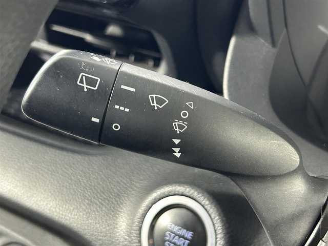 トヨタ ヤリス X 愛知県 2020(令2)年 3.5万km ホワイトパールクリスタルシャイン 純正9インチナビ/ＡＭ/ＦＭ/Bluetooth/フルセグTV/全方位カメラ/クルーズコントロール/衝突被害軽減システム/レーンアシスト/LEDヘッドライト/エアコン/盗難防止装置/横滑り防止装置/車線逸脱警報/オートライト/オートマチックハイビーム/スマートキー/プッシュスタート/純正フロアマット/ステアリングスイッチ/電動格納ミラー/コーナーセンサー/ドアバイザー