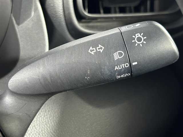 トヨタ ヤリス X 愛知県 2020(令2)年 3.5万km ホワイトパールクリスタルシャイン 純正9インチナビ/ＡＭ/ＦＭ/Bluetooth/フルセグTV/全方位カメラ/クルーズコントロール/衝突被害軽減システム/レーンアシスト/LEDヘッドライト/エアコン/盗難防止装置/横滑り防止装置/車線逸脱警報/オートライト/オートマチックハイビーム/スマートキー/プッシュスタート/純正フロアマット/ステアリングスイッチ/電動格納ミラー/コーナーセンサー/ドアバイザー