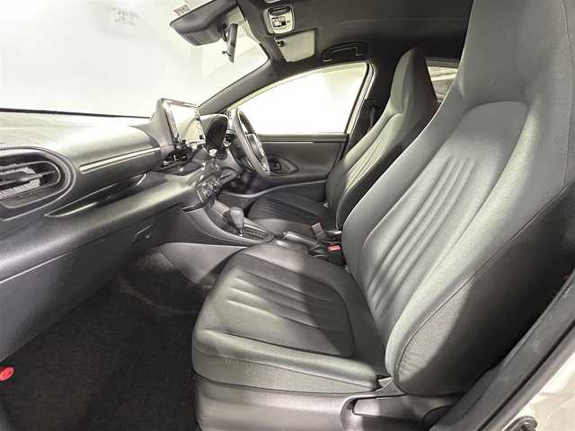 トヨタ ヤリス X 愛知県 2020(令2)年 3.5万km ホワイトパールクリスタルシャイン 純正9インチナビ/ＡＭ/ＦＭ/Bluetooth/フルセグTV/全方位カメラ/クルーズコントロール/衝突被害軽減システム/レーンアシスト/LEDヘッドライト/エアコン/盗難防止装置/横滑り防止装置/車線逸脱警報/オートライト/オートマチックハイビーム/スマートキー/プッシュスタート/純正フロアマット/ステアリングスイッチ/電動格納ミラー/コーナーセンサー/ドアバイザー