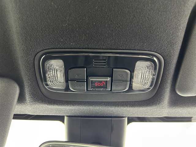 トヨタ ヤリス X 愛知県 2020(令2)年 3.5万km ホワイトパールクリスタルシャイン 純正9インチナビ/ＡＭ/ＦＭ/Bluetooth/フルセグTV/全方位カメラ/クルーズコントロール/衝突被害軽減システム/レーンアシスト/LEDヘッドライト/エアコン/盗難防止装置/横滑り防止装置/車線逸脱警報/オートライト/オートマチックハイビーム/スマートキー/プッシュスタート/純正フロアマット/ステアリングスイッチ/電動格納ミラー/コーナーセンサー/ドアバイザー