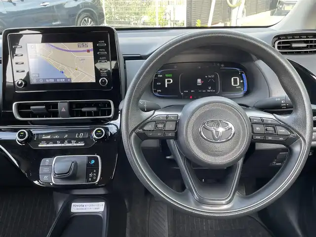 トヨタ アクア X 島根県 2022(令4)年 5.9万km プラチナホワイトパールマイカ トヨタセーフティセンス/純正ディスプレイナビ/Bluetooth/バックカメラ/レーダークルーズコントロール/レーンキープ/LEDオートライト/オートマチックハイビーム /ステアリングスイッチ/スマートキー/プッシュスタート /フロアマット/ビルトインETC