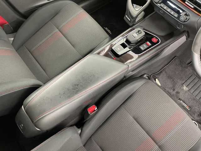 日産 オーラ ニスモ 新潟県 2021(令3)年 2.7万km スーパーブラック NISMO専用シート/NISMO専用センターコンソール/NISMO専用エアロ（フロント/サイド/リア）/NISMO専用AW17インチ/NISMOフロアマット/セルスターASSURA　GPSレーダー探知機/デジタルインナーミラー/４眼ヘッドライト/メーカーOP純正ナビ(BT/DVD/フルセグTV/iPod)/LEDヘッドライト/純正ビルトインETC/純正ドライブレコーダー前後
