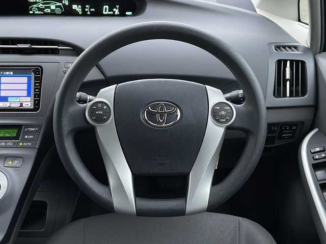 トヨタ プリウス S 新潟県 2009(平21)年 3.3万km スーパーホワイトⅡ 純正HDDナビ(NHZN-W59G)/CD/DVD/BT/フルセグテレビ/ミュージックサーバー/ETC/ドライブレコーダー/ステアリングスイッチ/スマートキー/プッシュスタート/オートライト/フォグランプ/純正15インチアルミホイール/社外15インチAW冬タイヤ車載