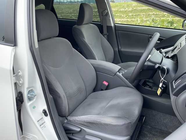 トヨタ プリウス S 新潟県 2009(平21)年 3.3万km スーパーホワイトⅡ 純正HDDナビ(NHZN-W59G)/CD/DVD/BT/フルセグテレビ/ミュージックサーバー/ETC/ドライブレコーダー/ステアリングスイッチ/スマートキー/プッシュスタート/オートライト/フォグランプ/純正15インチアルミホイール/社外15インチAW冬タイヤ車載