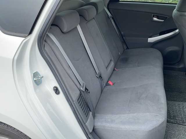 トヨタ プリウス S 新潟県 2009(平21)年 3.3万km スーパーホワイトⅡ 純正HDDナビ(NHZN-W59G)/CD/DVD/BT/フルセグテレビ/ミュージックサーバー/ETC/ドライブレコーダー/ステアリングスイッチ/スマートキー/プッシュスタート/オートライト/フォグランプ/純正15インチアルミホイール/社外15インチAW冬タイヤ車載