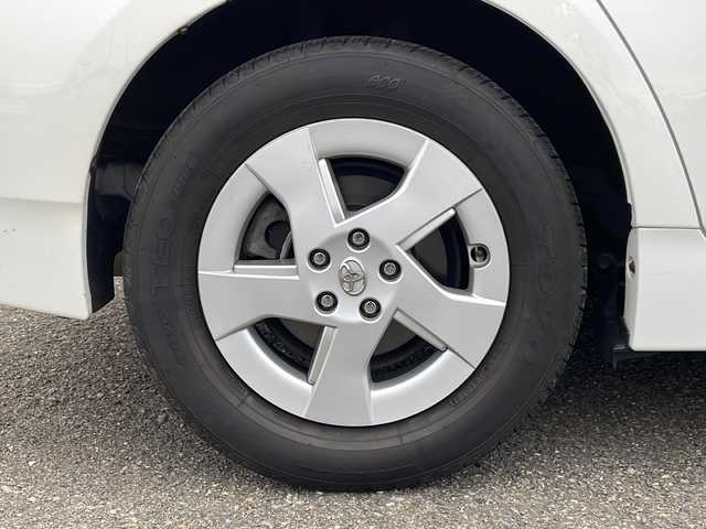 トヨタ プリウス S 新潟県 2009(平21)年 3.3万km スーパーホワイトⅡ 純正HDDナビ(NHZN-W59G)/CD/DVD/BT/フルセグテレビ/ミュージックサーバー/ETC/ドライブレコーダー/ステアリングスイッチ/スマートキー/プッシュスタート/オートライト/フォグランプ/純正15インチアルミホイール/社外15インチAW冬タイヤ車載