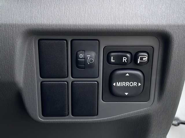 トヨタ プリウス S 新潟県 2009(平21)年 3.3万km スーパーホワイトⅡ 純正HDDナビ(NHZN-W59G)/CD/DVD/BT/フルセグテレビ/ミュージックサーバー/ETC/ドライブレコーダー/ステアリングスイッチ/スマートキー/プッシュスタート/オートライト/フォグランプ/純正15インチアルミホイール/社外15インチAW冬タイヤ車載