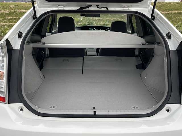 トヨタ プリウス S 新潟県 2009(平21)年 3.3万km スーパーホワイトⅡ 純正HDDナビ(NHZN-W59G)/CD/DVD/BT/フルセグテレビ/ミュージックサーバー/ETC/ドライブレコーダー/ステアリングスイッチ/スマートキー/プッシュスタート/オートライト/フォグランプ/純正15インチアルミホイール/社外15インチAW冬タイヤ車載