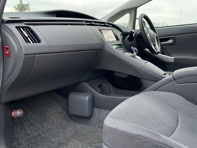 トヨタ プリウス S 新潟県 2009(平21)年 3.3万km スーパーホワイトⅡ 純正HDDナビ(NHZN-W59G)/CD/DVD/BT/フルセグテレビ/ミュージックサーバー/ETC/ドライブレコーダー/ステアリングスイッチ/スマートキー/プッシュスタート/オートライト/フォグランプ/純正15インチアルミホイール/社外15インチAW冬タイヤ車載