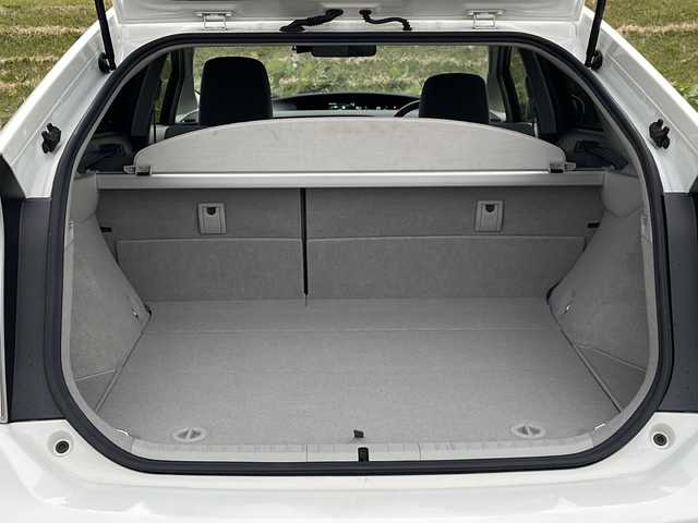 トヨタ プリウス S 新潟県 2009(平21)年 3.3万km スーパーホワイトⅡ 純正HDDナビ(NHZN-W59G)/CD/DVD/BT/フルセグテレビ/ミュージックサーバー/ETC/ドライブレコーダー/ステアリングスイッチ/スマートキー/プッシュスタート/オートライト/フォグランプ/純正15インチアルミホイール/社外15インチAW冬タイヤ車載