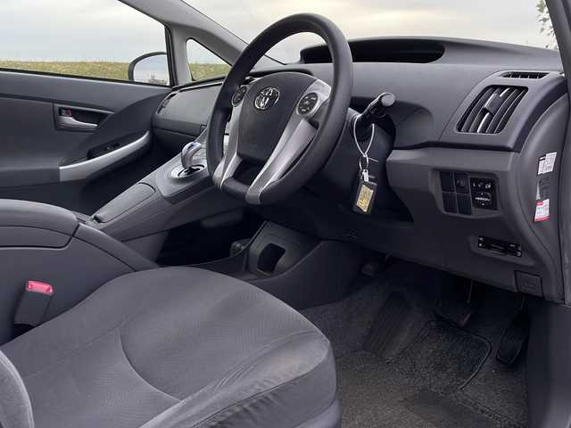 トヨタ プリウス S 新潟県 2009(平21)年 3.3万km スーパーホワイトⅡ 純正HDDナビ(NHZN-W59G)/CD/DVD/BT/フルセグテレビ/ミュージックサーバー/ETC/ドライブレコーダー/ステアリングスイッチ/スマートキー/プッシュスタート/オートライト/フォグランプ/純正15インチアルミホイール/社外15インチAW冬タイヤ車載