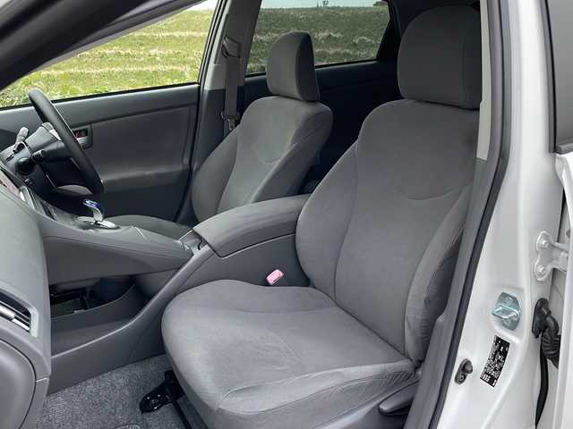 トヨタ プリウス S 新潟県 2009(平21)年 3.3万km スーパーホワイトⅡ 純正HDDナビ(NHZN-W59G)/CD/DVD/BT/フルセグテレビ/ミュージックサーバー/ETC/ドライブレコーダー/ステアリングスイッチ/スマートキー/プッシュスタート/オートライト/フォグランプ/純正15インチアルミホイール/社外15インチAW冬タイヤ車載