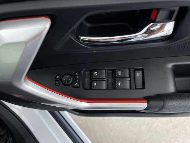 トヨタ ライズ Z 鹿児島県 2021(令3)年 6.7万km シャイニングホワイトパール スマートアシスト/・衝突軽減ブレーキ/・レーダークルーズコントロール/・レーンキープアシスト/・オートマチックハイビーム/・先行車お知らせ機能/・誤発進抑制機能/社外ナビ(BT/CD/DVD/AM/FM/フルセグTV)/モデリスタエアロ/前後コーナーセンサー/電動パーキングブレーキ/オートホールド/前席シートヒーター/フロントフォグライト/バックカメラ/ETC/スペアキー/純正LEDヘッドライト/社外フロアマット