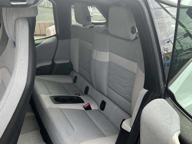 ＢＭＷ ｉ３ レンジエクステンダー 静岡県 2015(平27)年 2.3万km 白 純正ナビ/・FM/AM/・Bluetooth/・USB/・AUX/・電話/主要装備/・クルーズコントロール/・ＥＴＣ/・クリアランスソナー/・バックカメラ/・サイドカーテンエアバッグ/・オートライト/・電動パーキング/・パーキングアシスト/・ステアリングリモコン/・１９インチアルミホイール/・ＬＥＤヘッドライト