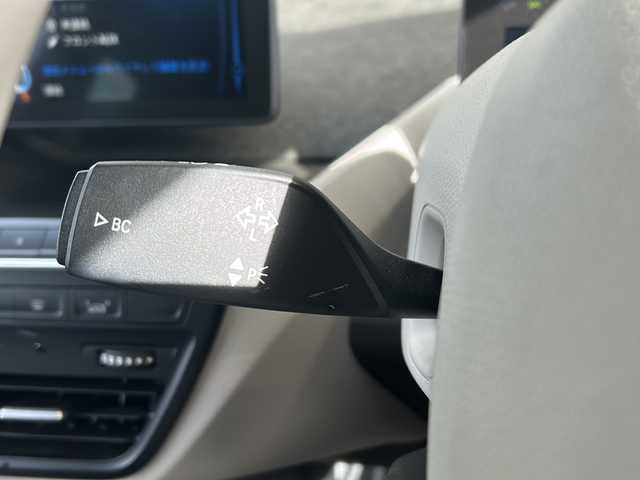 ＢＭＷ ｉ３ レンジエクステンダー 静岡県 2015(平27)年 2.3万km 白 純正ナビ/・FM/AM/・Bluetooth/・USB/・AUX/・電話/主要装備/・クルーズコントロール/・ＥＴＣ/・クリアランスソナー/・バックカメラ/・サイドカーテンエアバッグ/・オートライト/・電動パーキング/・パーキングアシスト/・ステアリングリモコン/・１９インチアルミホイール/・ＬＥＤヘッドライト